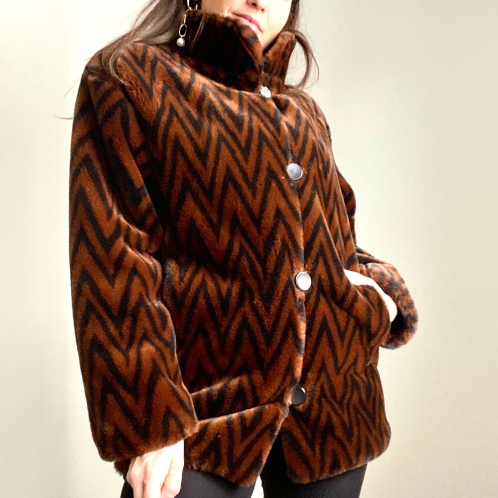 VINTAGE Oversized ZIGZAG Coat - Picture 4 of 16